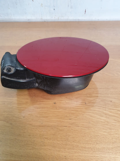 ✅2017 JAGUAR F-PACE X761 3.0P FUEL FILLER FLAP RED HK8327936 + WARRANTY A196 - Image 2