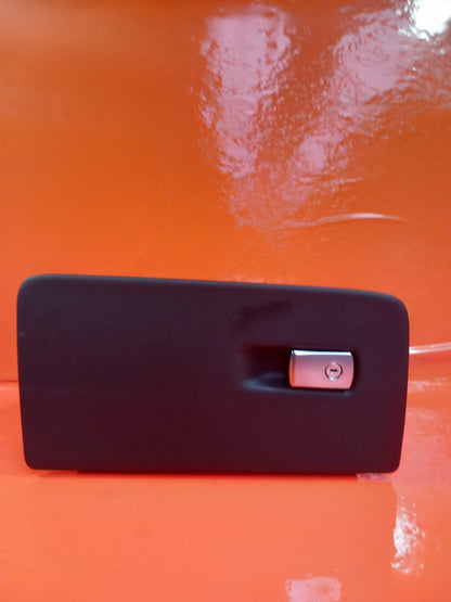 BMW X5 G05 3.0 Petrol 2025 Glove Box Storage Compartment 9399720 3399252 9313574 - Image 2