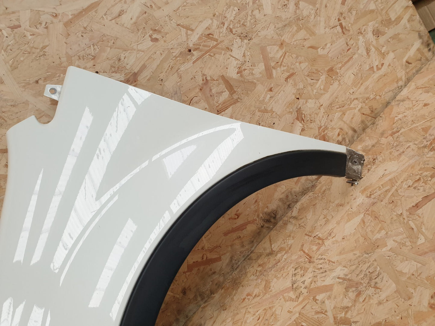 ✅2016 Ssangyong Korando Front Left Wing Fender Panel White + Warranty A138 - Image 4