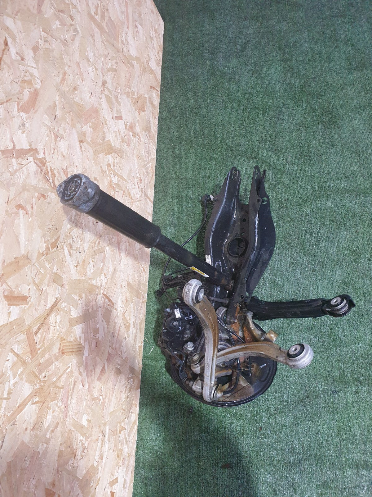 ✅2016 MERCEDES C CLASS W205 2.0P REAR RIGHT SUSPENSION LEG HUB A2053521900 A123 - Image 3