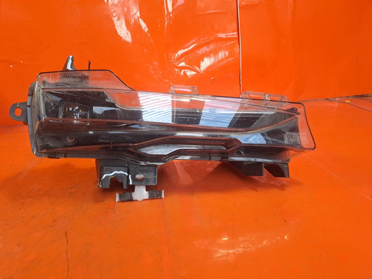 ✅2020 TESLA MODEL 3 FRONT RIGHT FOG LIGHT 1077396-00-D + WARRANTY A266 - Image 2