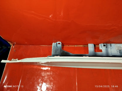 2023 BMW 1 Series F40 Right Side Skirt White 8072574 scratches Warranty A151 - Image 5