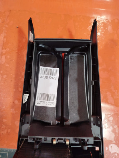 ✅MERCEDES W204 C220 AMG SPORT 2.1 DIESEL 2012 CENTRE CONSOLE LEATHER ARMREST - Image 4