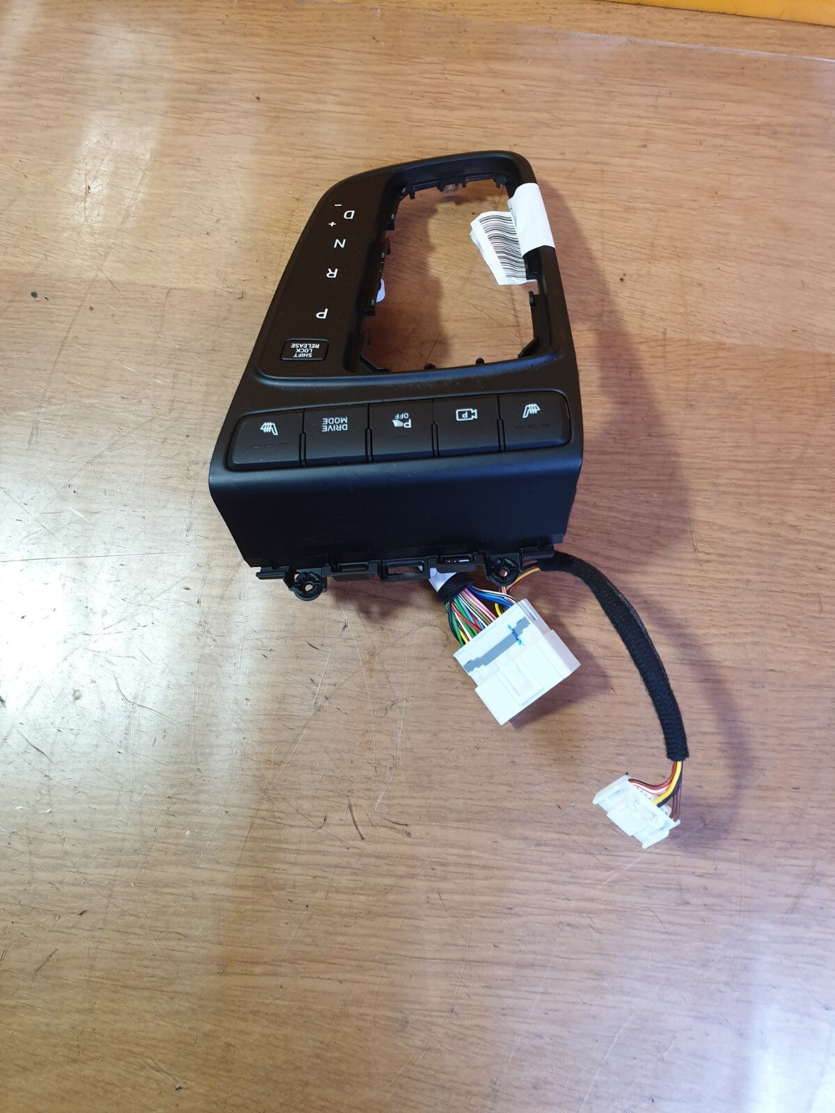 ✅2023 HYUNDAI BAYON T-GDi 1.0P GEAR STICK SURROUND TRIM PANEL 84655-Q0800 A200 - Image 3