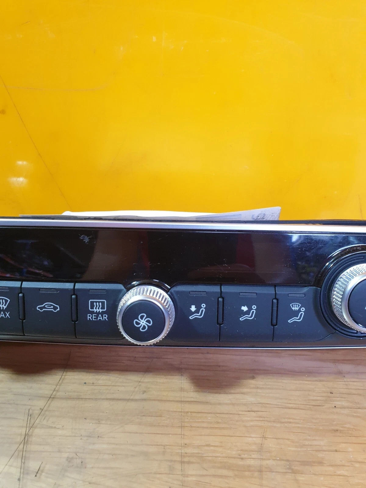 Audi A3 E-Tron 1.4 Petrol 2015 A/C Heater Climate Control Panel 8V0820043F A204 - Image 5