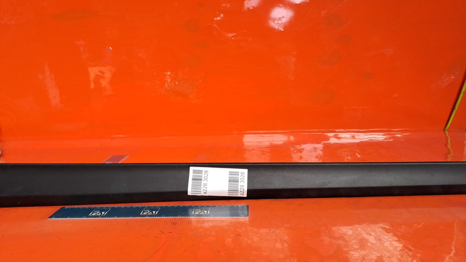 2021 KIA XCEED 4 LSG 1.5P FRONT DOOR RIGHT SIDE LOWER TRIM MOULDING PANEL A228 - Image 9