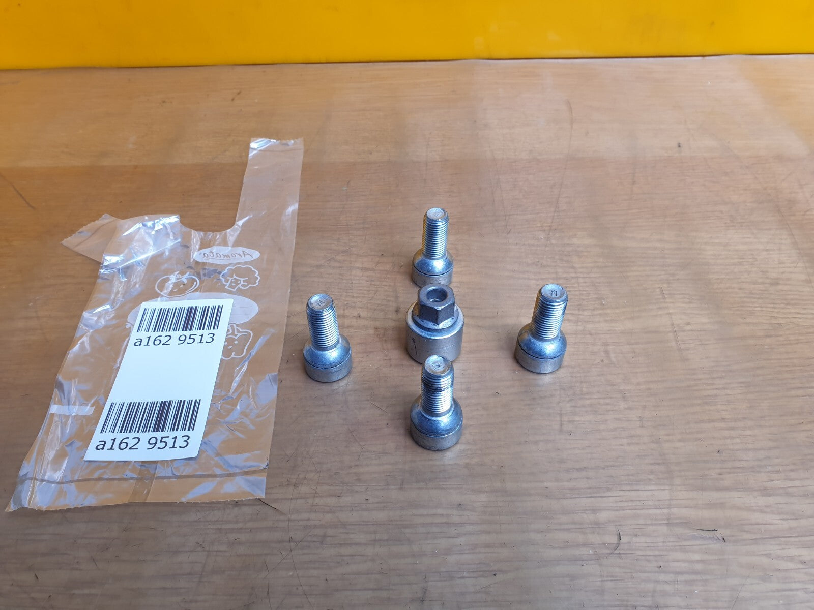 ✅2024 VW TAIGO R-LINE 1.0P WHEEL NUTS & KEY + WARRANTY A162 - Image 2