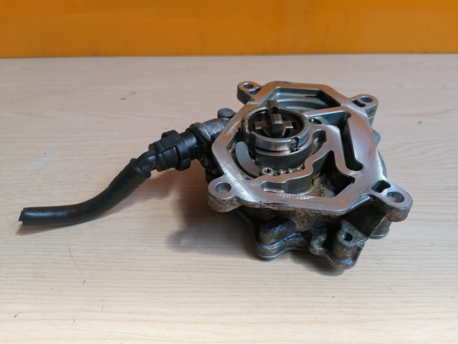 MERCEDES C200 W205 AMG 2.0 PETROL 2015 VACUUM PUMP A2701800901 - Image 1