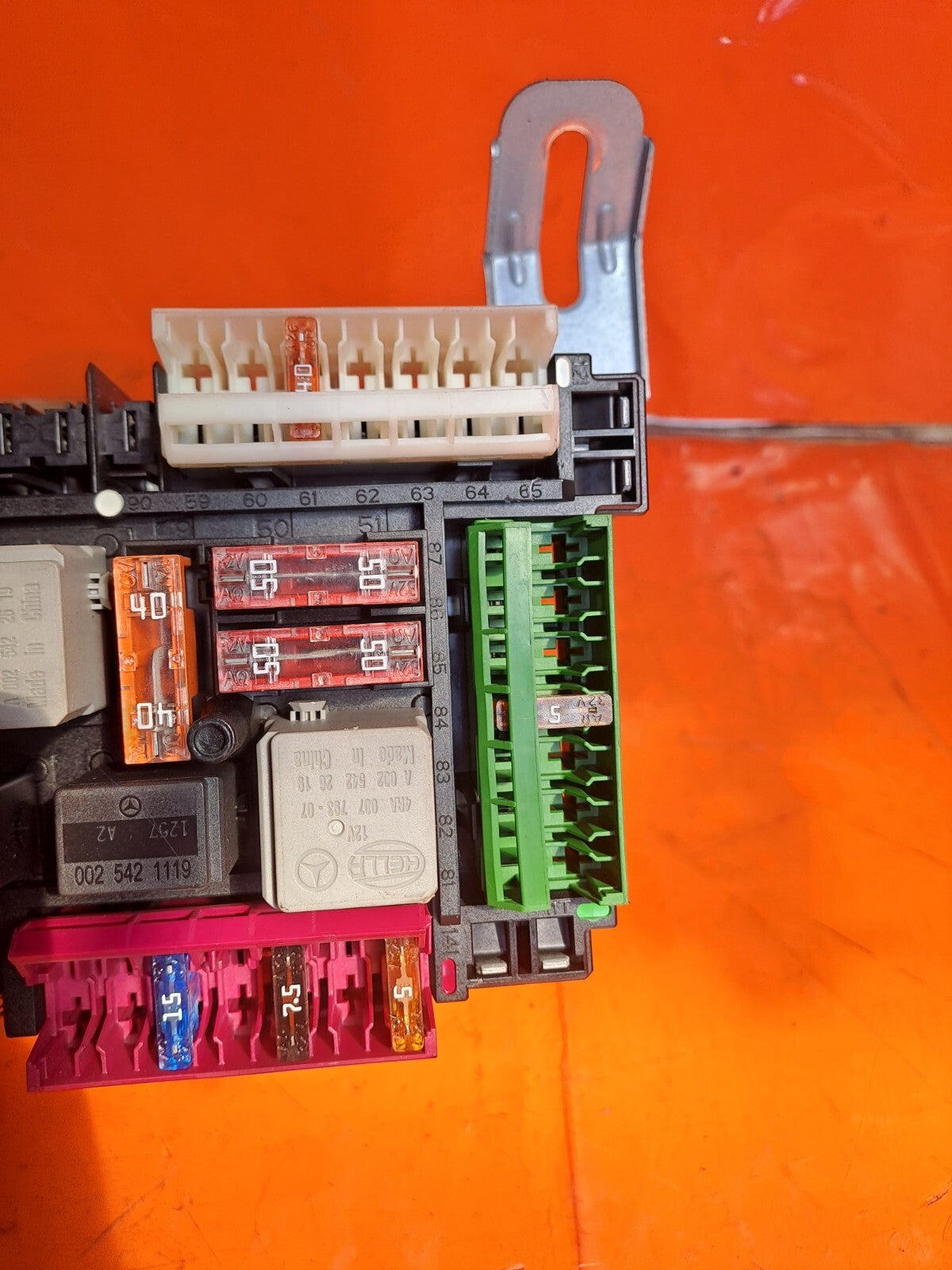 ✅MERCEDES E250 W212 2.1 DIESEL 2011 REAR SAM FUSE RELAY BOX A2129060105 A269 - Image 11