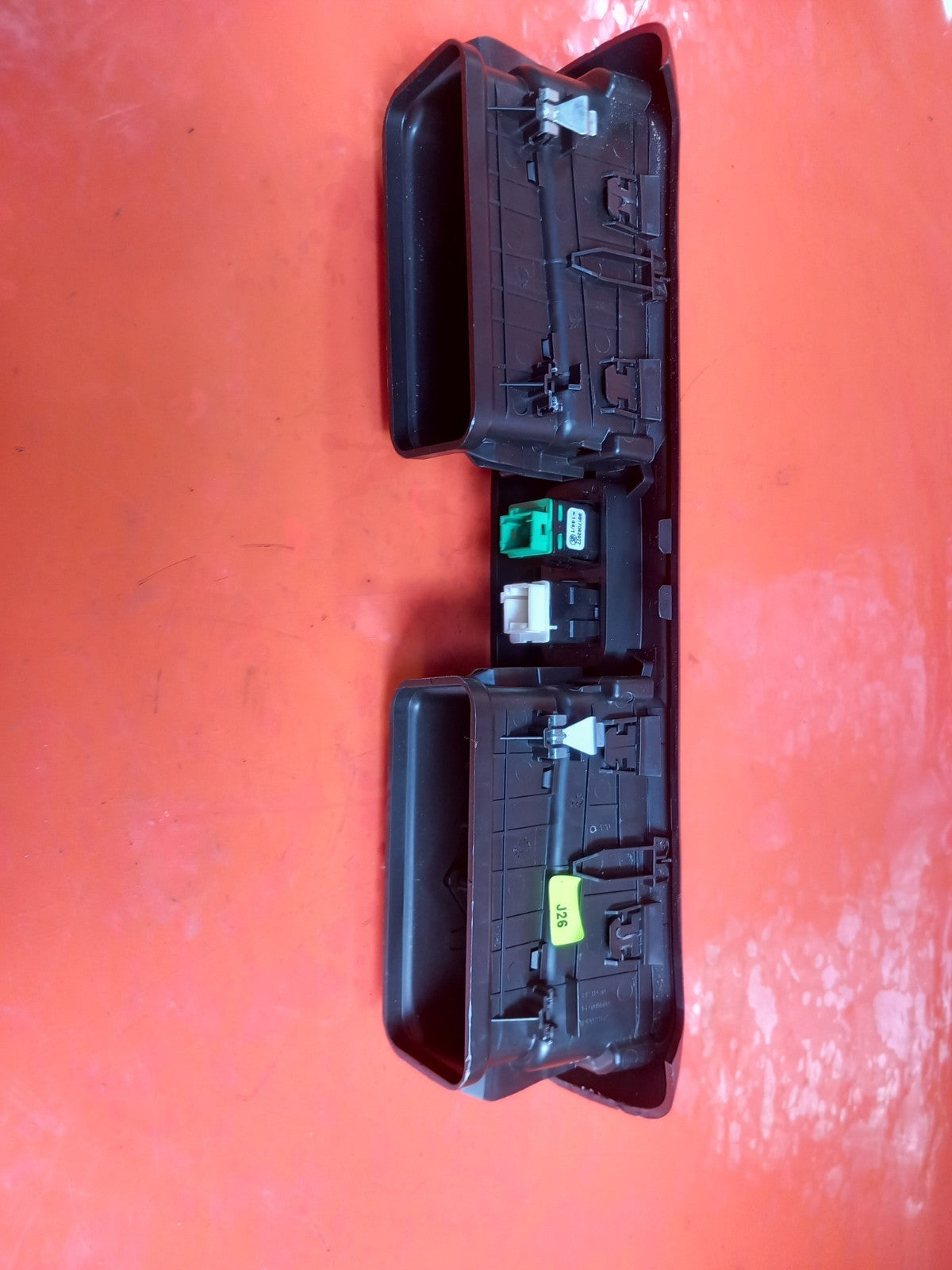 Citroen Berlingo 650 1.5 Diesel 2021 Dashboard Centre Air Vents Warranty A415 - Image 8