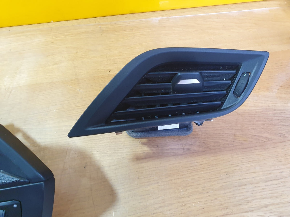 2021 BMW 1 Series F40 Dashboard Air Vent Pair Left Right 6823190 Warranty A177 - Image 5