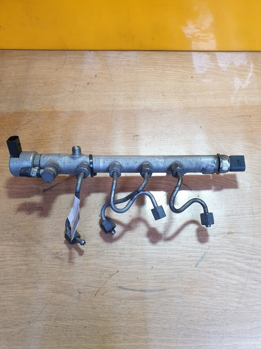 ✅2013 MERCEDES C CLASS W204 2.1CDI FUEL INJECTOR RAIL A6510700495 +WARRANTY A167 - Image 1