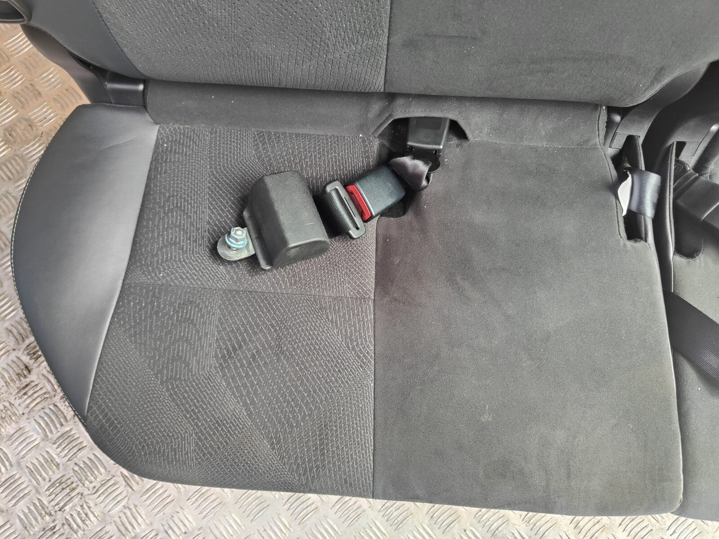 ✅Toyota Sienna 3rd row seats with seat belts camper conversion folding xAA - Image 8