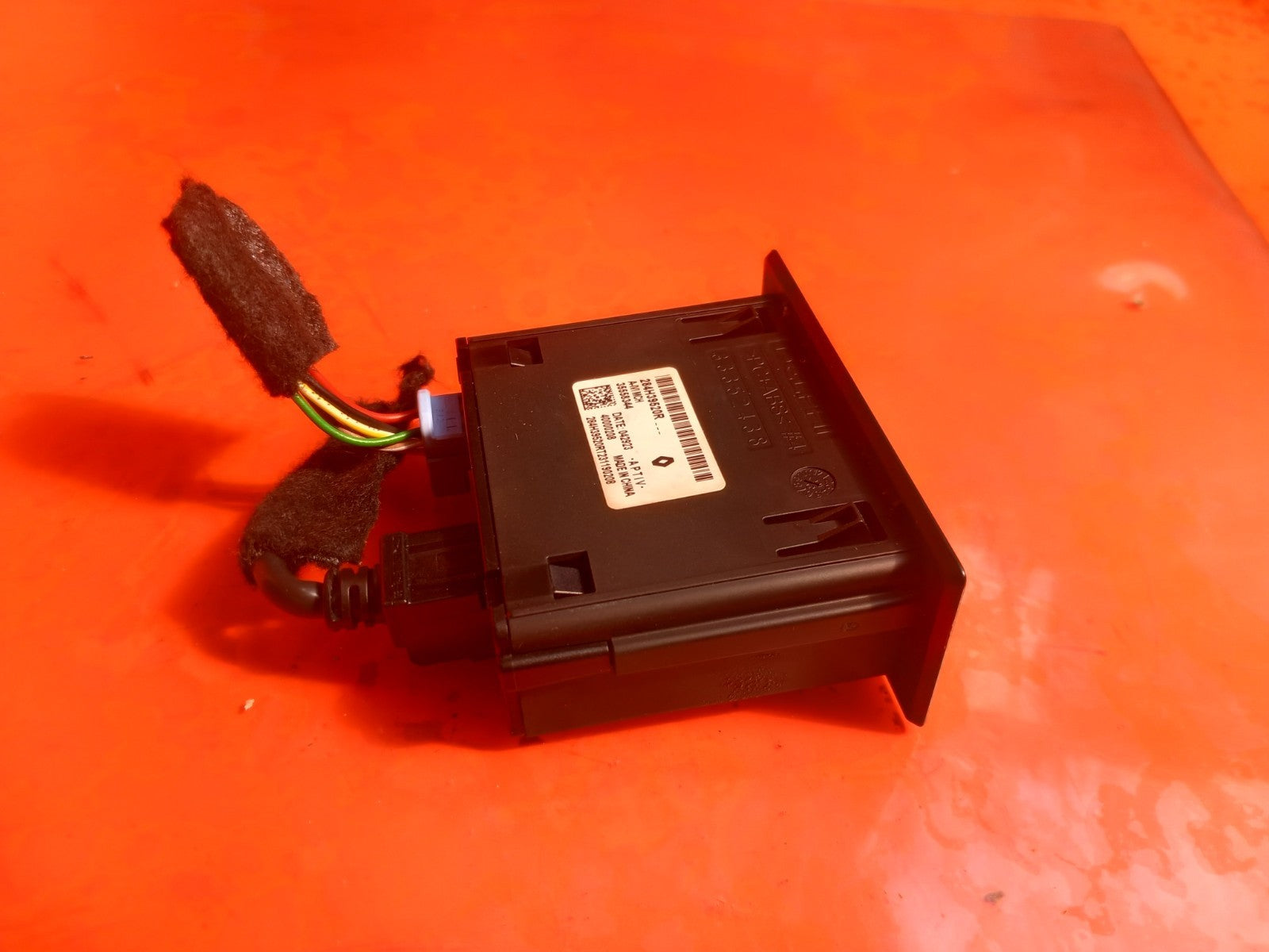 Renault Captur 1.6 Petrol 2023 USB Socket Port 284H39520R Warranty A392 - Image 6