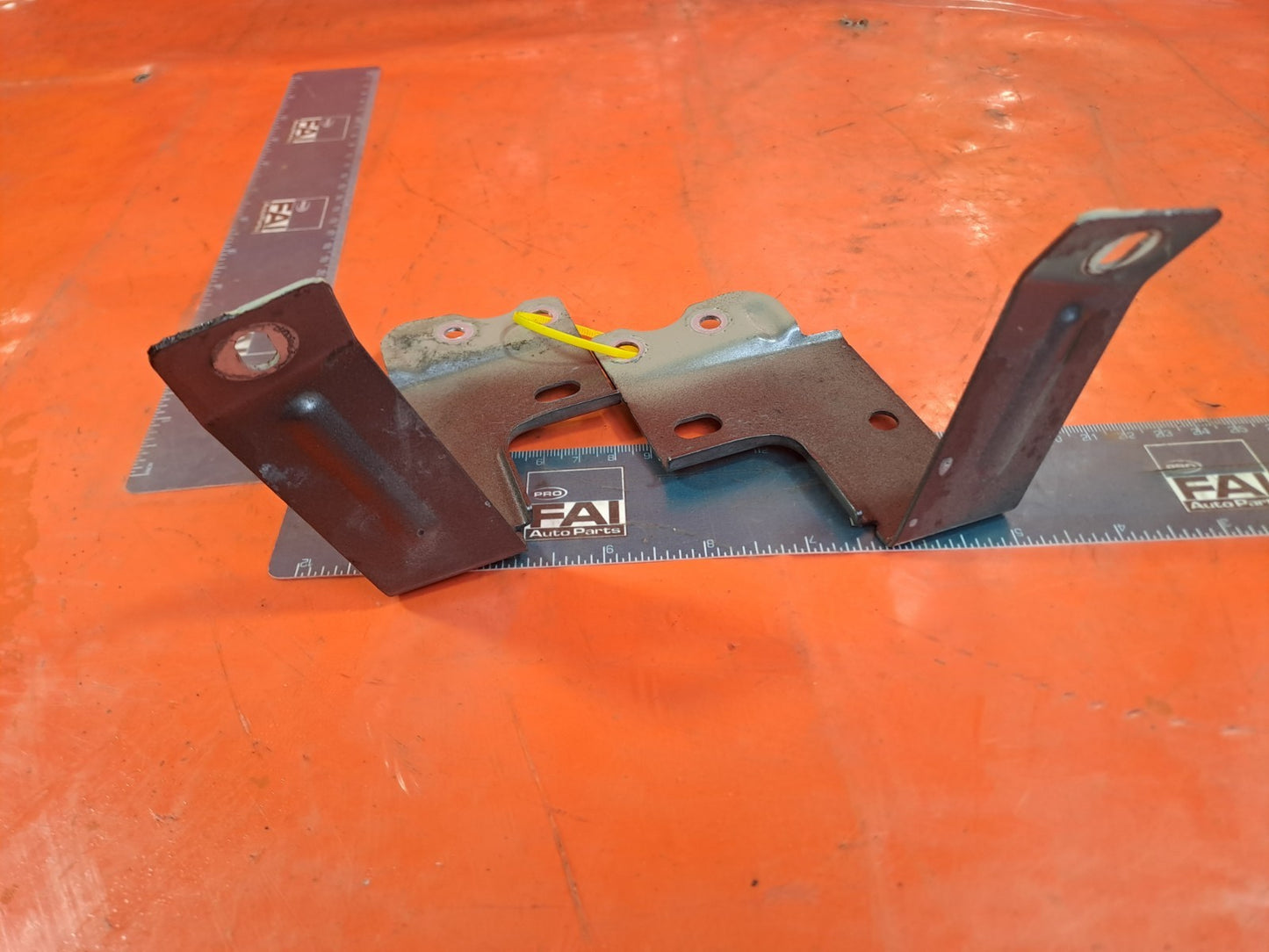 ✅Jaguar I-Pace Ev400 X590 2020 Rear Right & Left Brackets Pair J9D345130AB A375 - Image 8