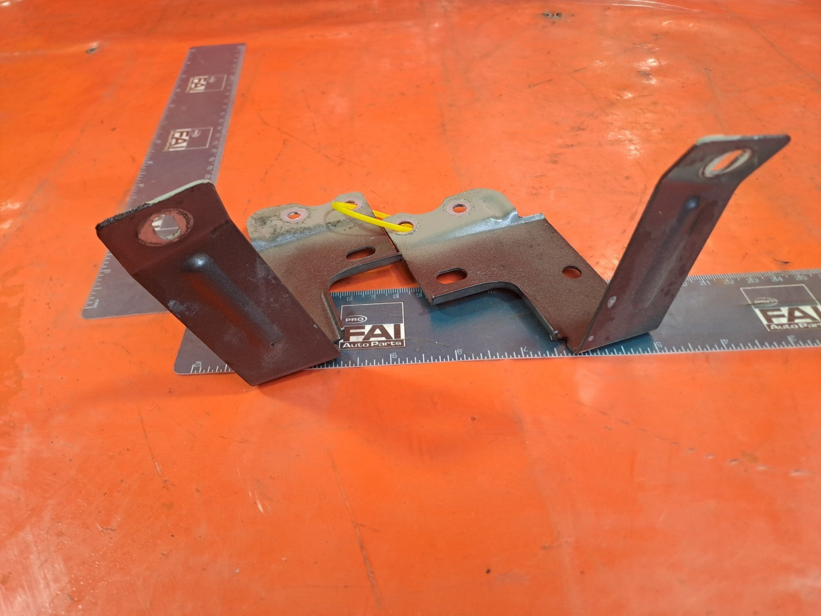 ✅Jaguar I-Pace Ev400 X590 2020 Rear Right & Left Brackets Pair J9D345130AB A375 - Image 8