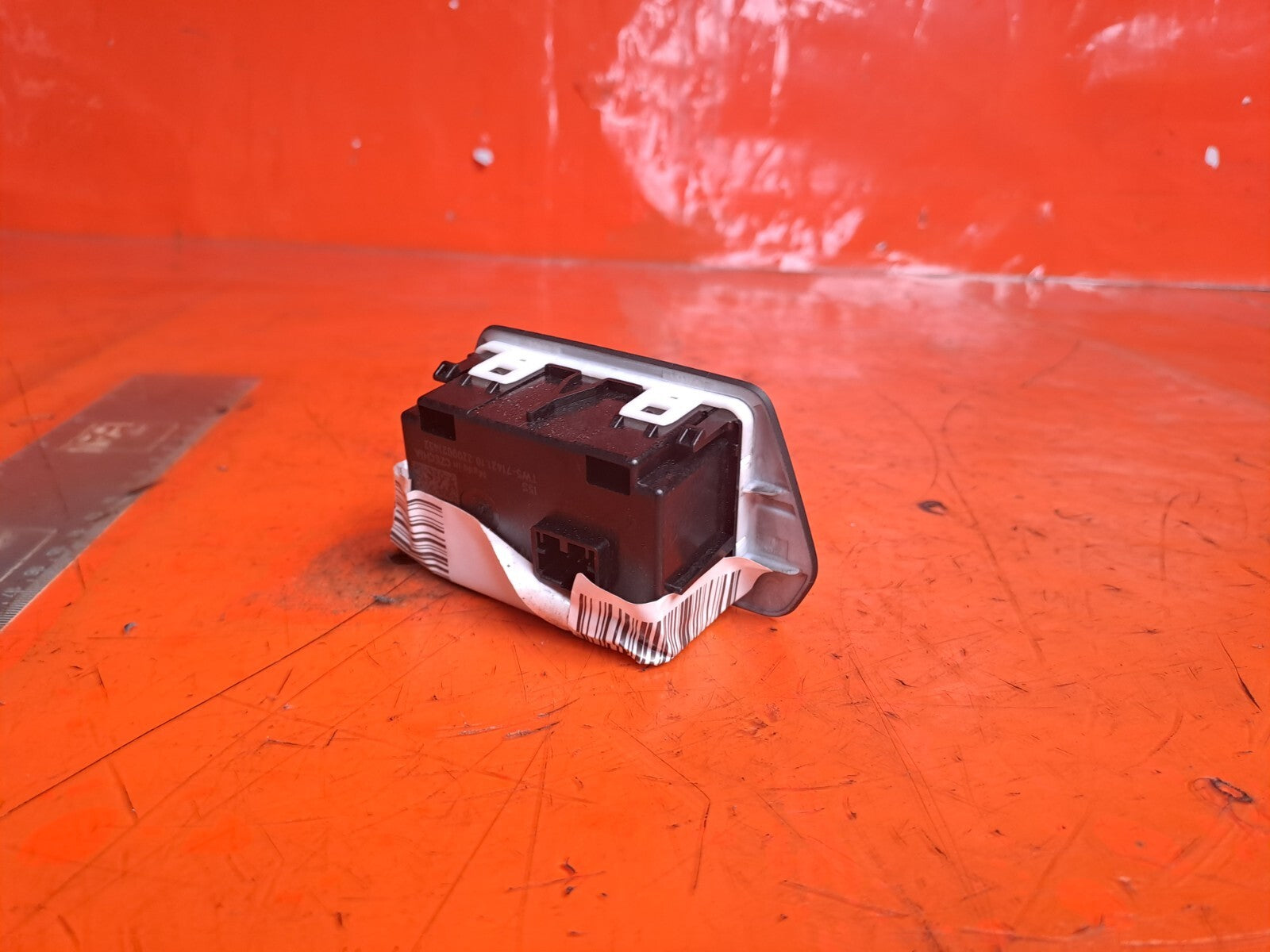 ebay-src:https://i.ebayimg.com/00/s/mtiwmfgxnjaw/z/rrcaaoswp~rowwc5/$_57.jpg
