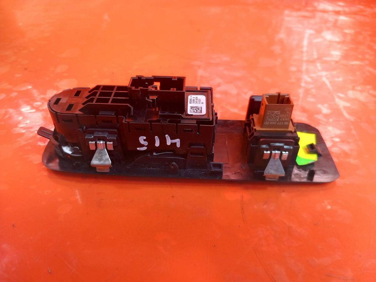 Citroen Berlingo 650 1.5 Diesel 2021 Front Right Window Switch 98329368ZD A415 - Image 10