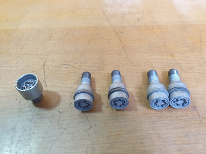 ✅AUDI Q3 S LINE 1.5 PETROL 2020 LOCKING WHEEL NUTS Warranty A198 - Image 2