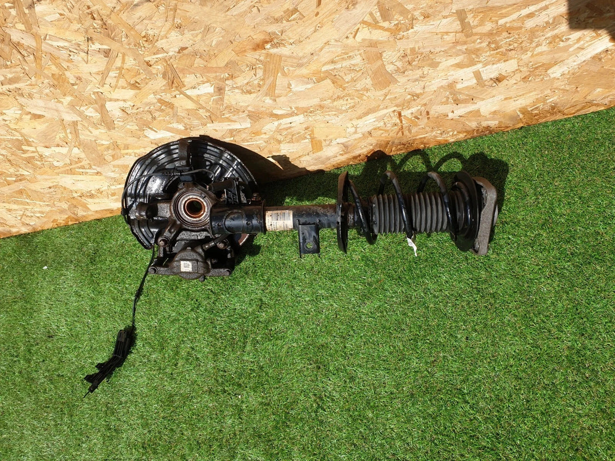 Mercedes W246 1.8 Diesel 2012 Front Left Suspension Leg Hub A2463207713 Warranty - Image 3