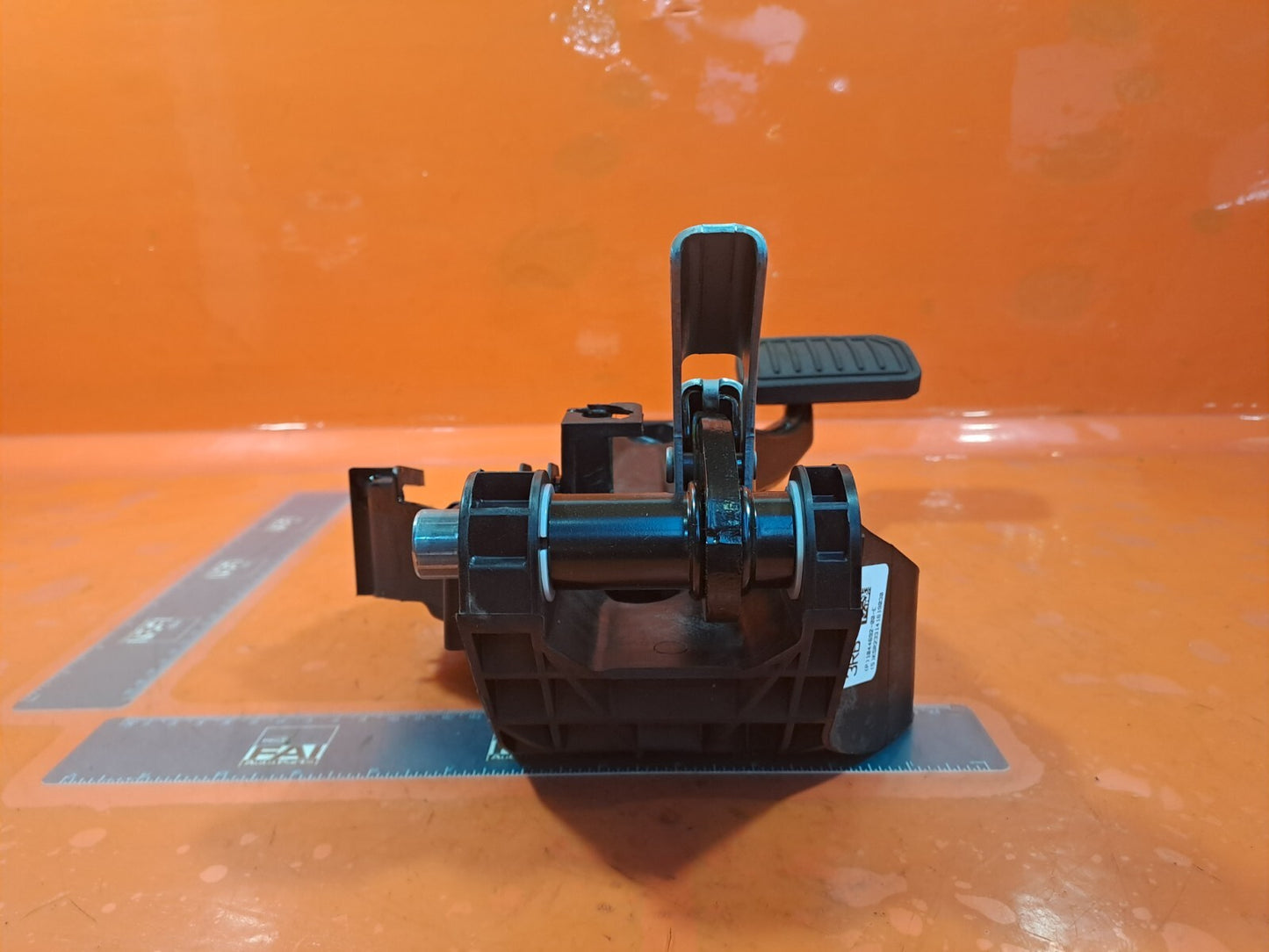 TESLA Model 3 Long 2024 BRAKE PEDAL ASSEMBLY 1044692-00-E Warranty A207 - Image 3