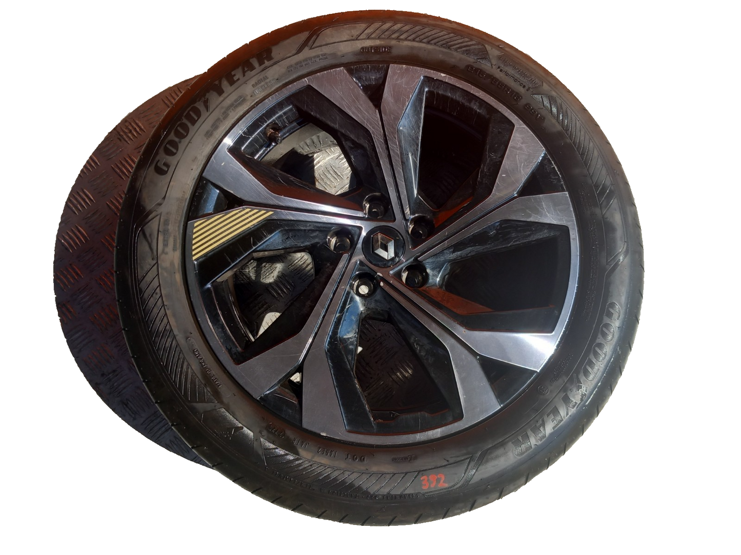 2023 Renault Captur MK2 Alloy Wheel w/ Tyre 215/55 R18 403005075R Warranty A392 - Image 1