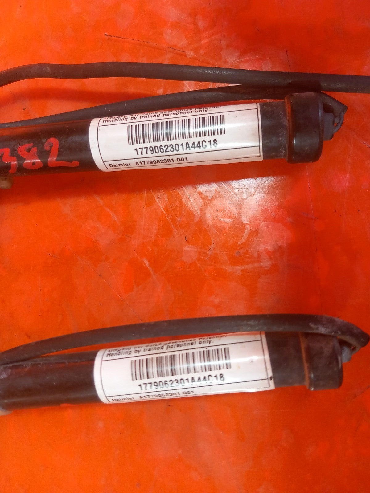Mercedes W177 A180 Sport 1.5 Diesel 2019 Pair Left Right Bonnet Actuators A382 - Image 5