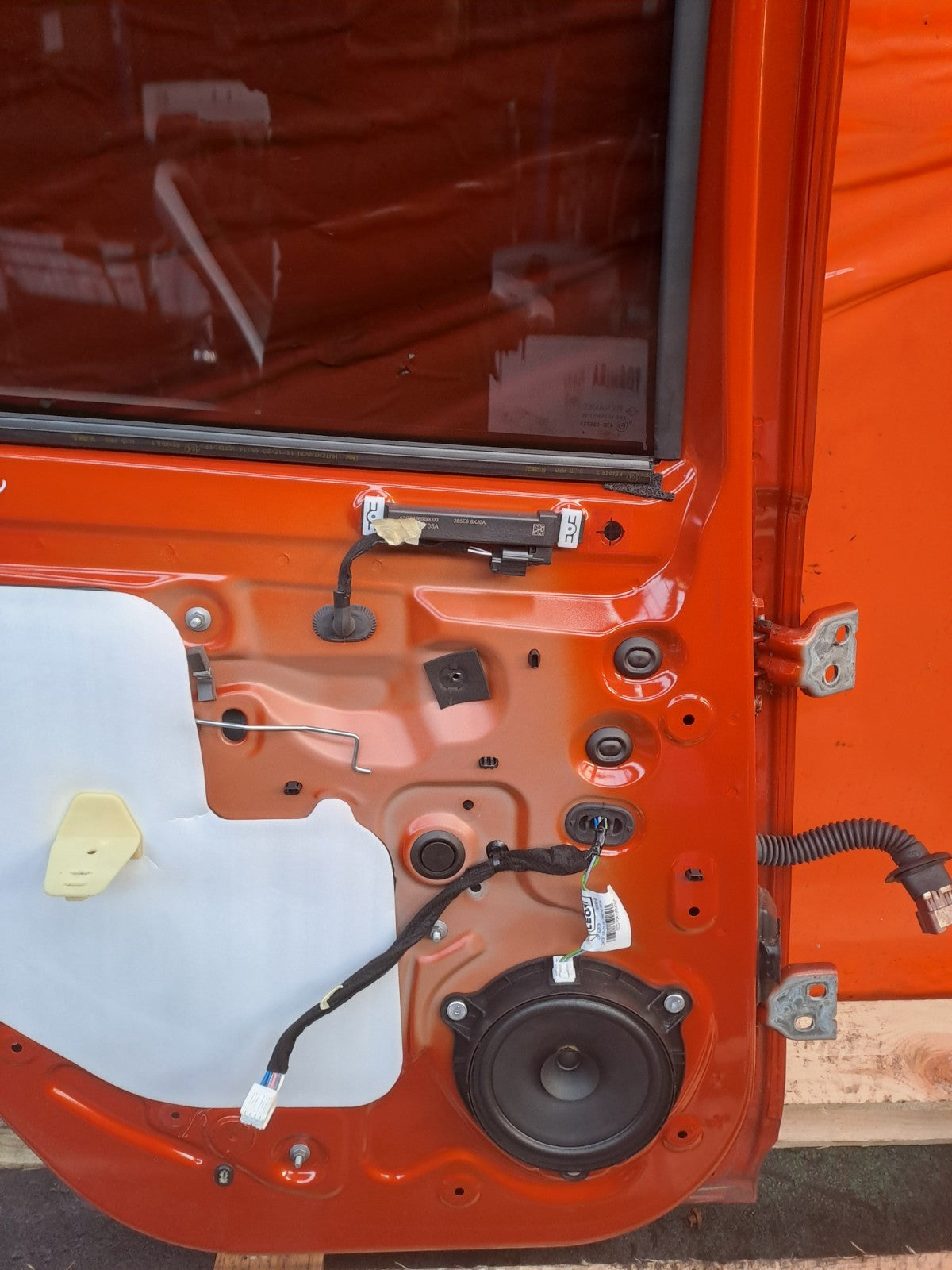 ✅2024 Dacia Duster Journey Rear Left Door Orange + Warranty A364 - Image 10