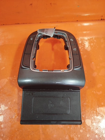 ✅HYUNDAI KONA 1.0 PETROL 2019 GEAR SELECTOR SURROUND WIRELESS CHARGING MODULE - Image 2