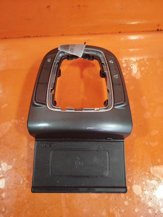 ✅HYUNDAI KONA 1.0 PETROL 2019 GEAR SELECTOR SURROUND WIRELESS CHARGING MODULE - Image 2