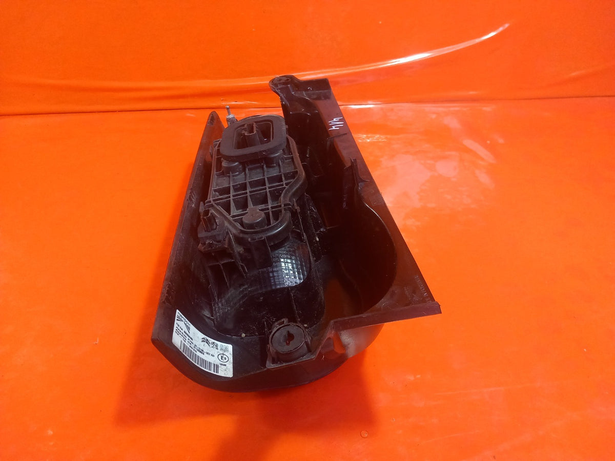 Vauxhall Combo MK4 2020 Rear Right Tail Light 9820554880 Warranty A414 - Image 9