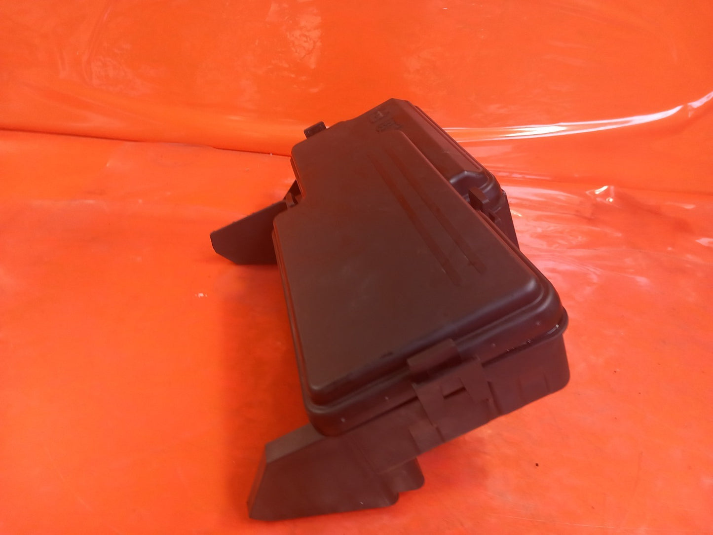 Land Rover Defender L663 3.0 Diesel 2025 Fuse Box Housing S8B214A076BA Warranty - Image 4