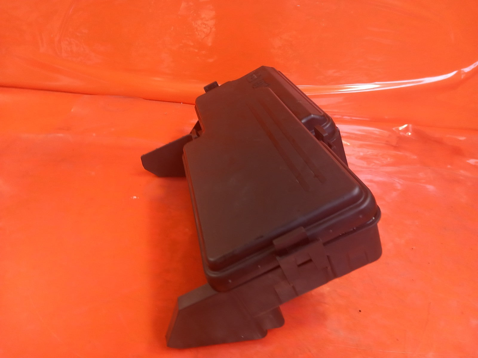 Land Rover Defender L663 3.0 Diesel 2025 Fuse Box Housing S8B214A076BA Warranty - Image 4