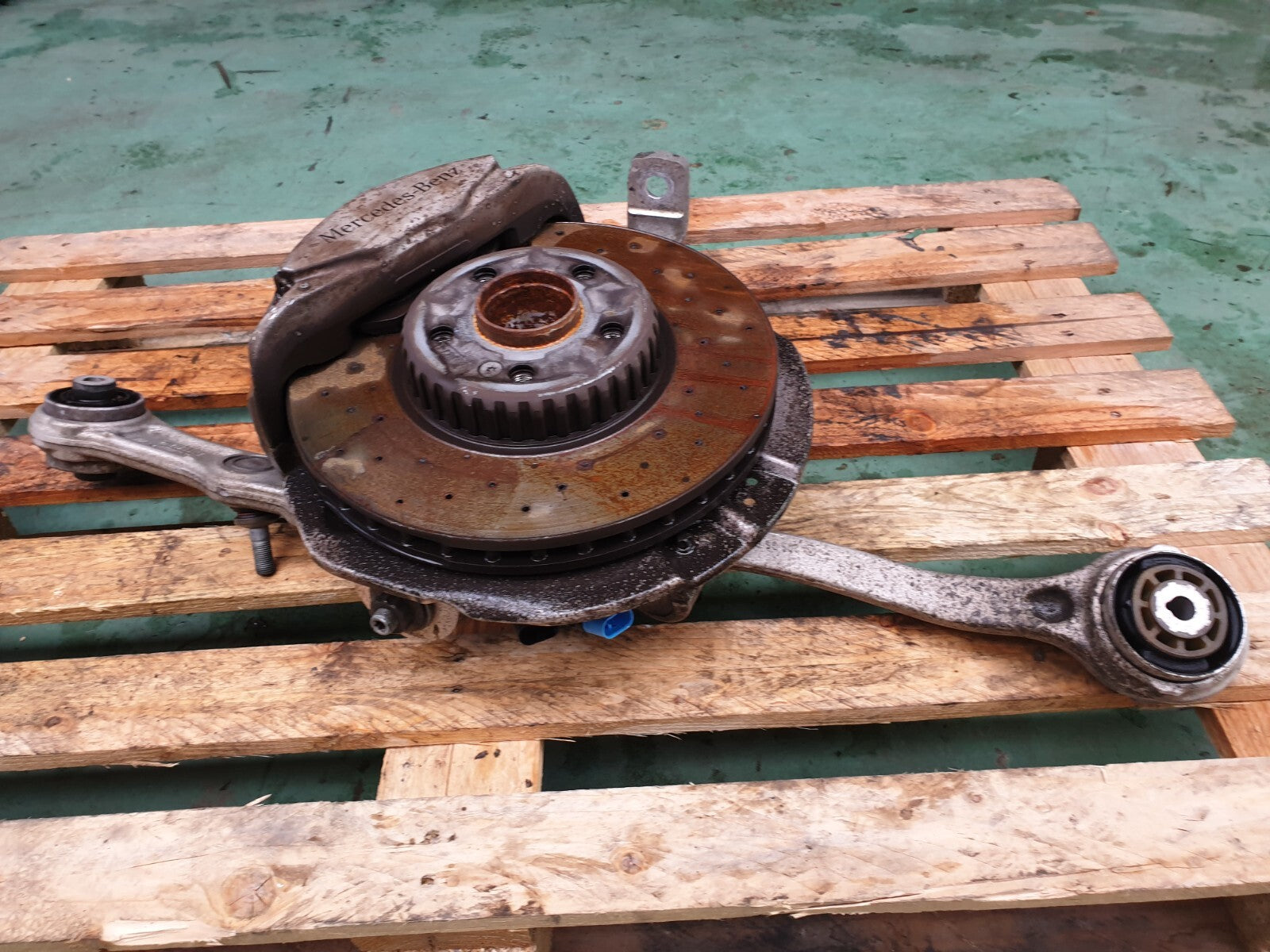✅2015 MERCEDES C CLASS W205 2.0P FRONT RIGHT WHEEL HUB A2052200 A0004212112 A061 - Image 6