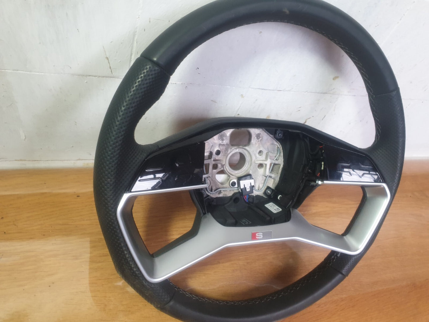 ebay-src:https://i.ebayimg.com/00/s/mtiwmfgxnjaw/z/tmwaaoswdmjmt3xx/$_57.jpg