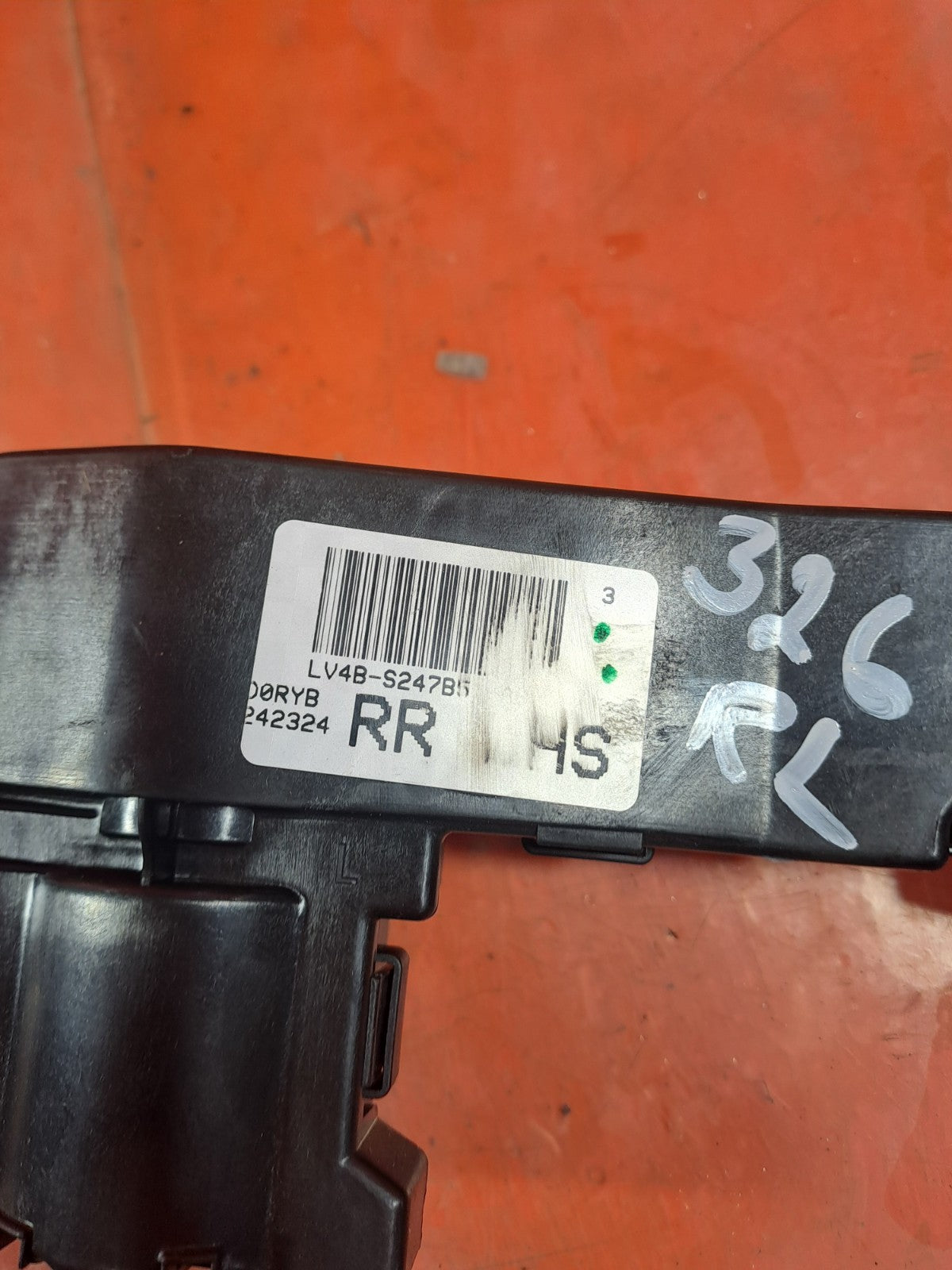 ✅FORD KUGA ST-LINE 2.5 PETROL 2025 REAR LEFT DOOR STOPPER LV4BS247B50 Warranty - Image 5