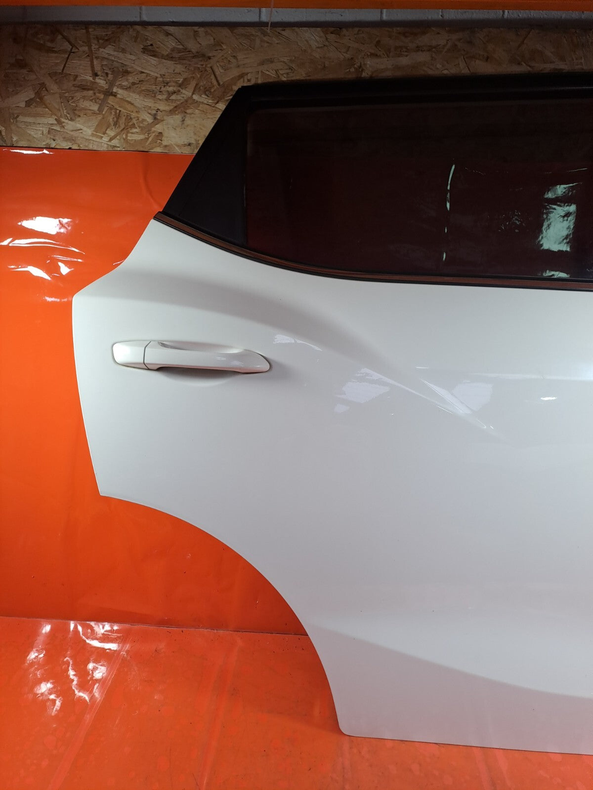 ✅SSANGYONG TIVOLI Elx 1.6 DIESEL 2016 REAR RIGHT DOOR WHITE bare - Image 3