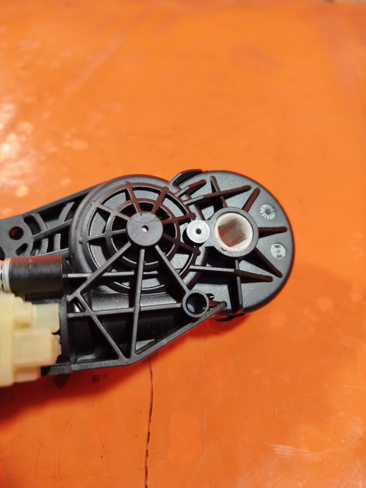 ✅TESLA MODEL 3 LONG RANGE 2020 FRONT RIGHT LEFT SEAT ADJUST MOTOR 1079773-00-B - Image 9