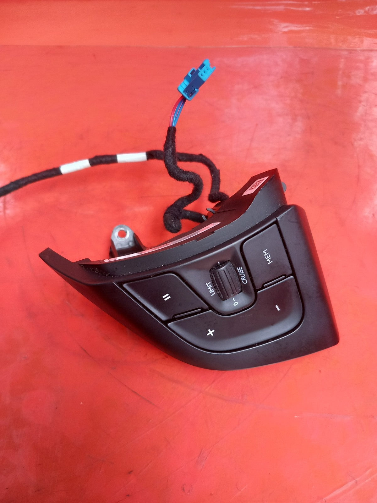 ebay-src:https://i.ebayimg.com/00/s/mtywmfgxmjaw/z/sfyaaeswytbqevk3/$_57.jpg