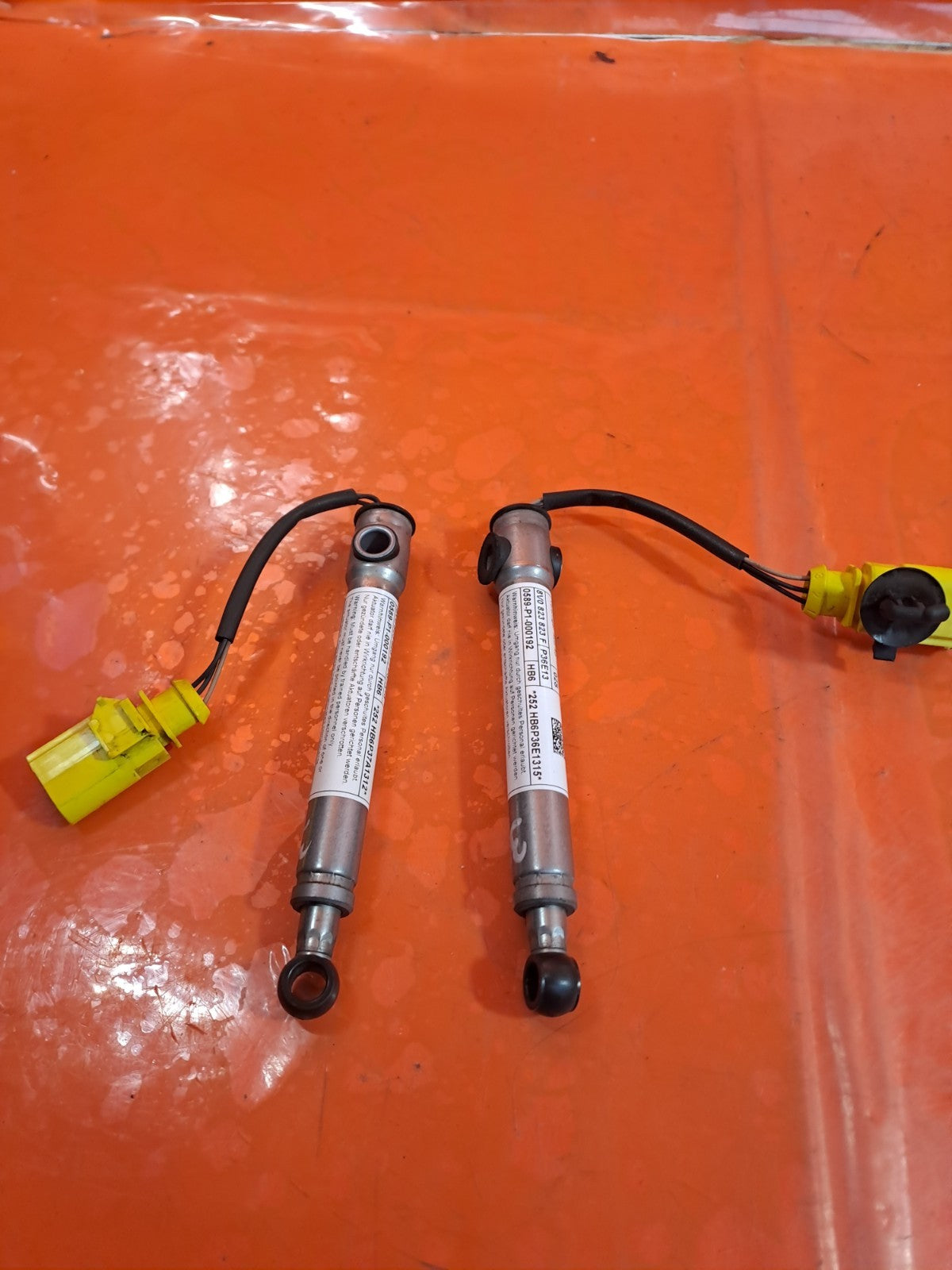 ✅AUDI A3 1.6 DIESEL 2013 BONNET HINGES PAIR 8V0823823F Warranty A338 - Image 4