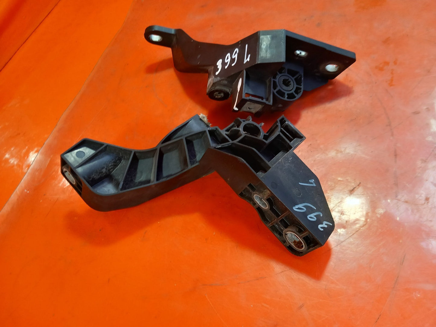 2021 Mercedes W415 Citan Front Panel Bracket Pair 215142101R Warranty A399 - Image 8