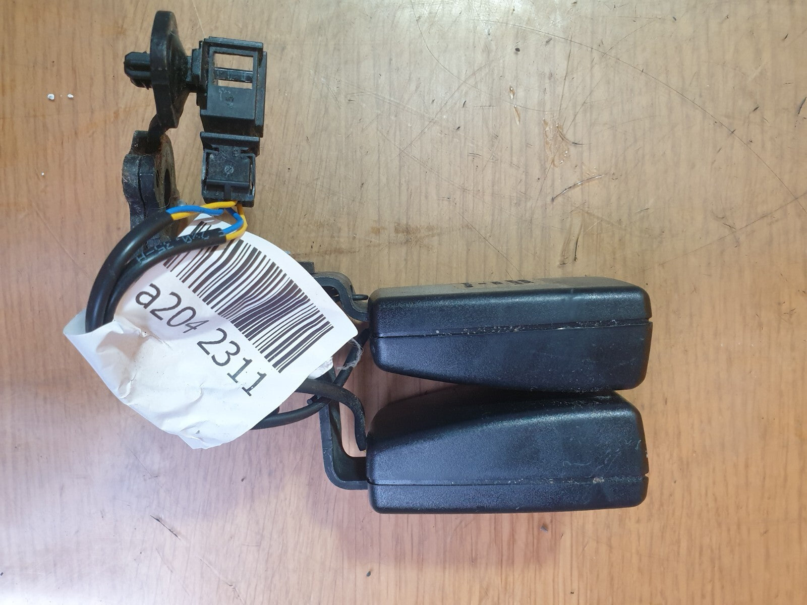 ✅2015 AUDI A3 E-TRON 1.4P SEAT BELT BUCKLE TWIN REAR CENTRE MIDDLE A204 - Image 2