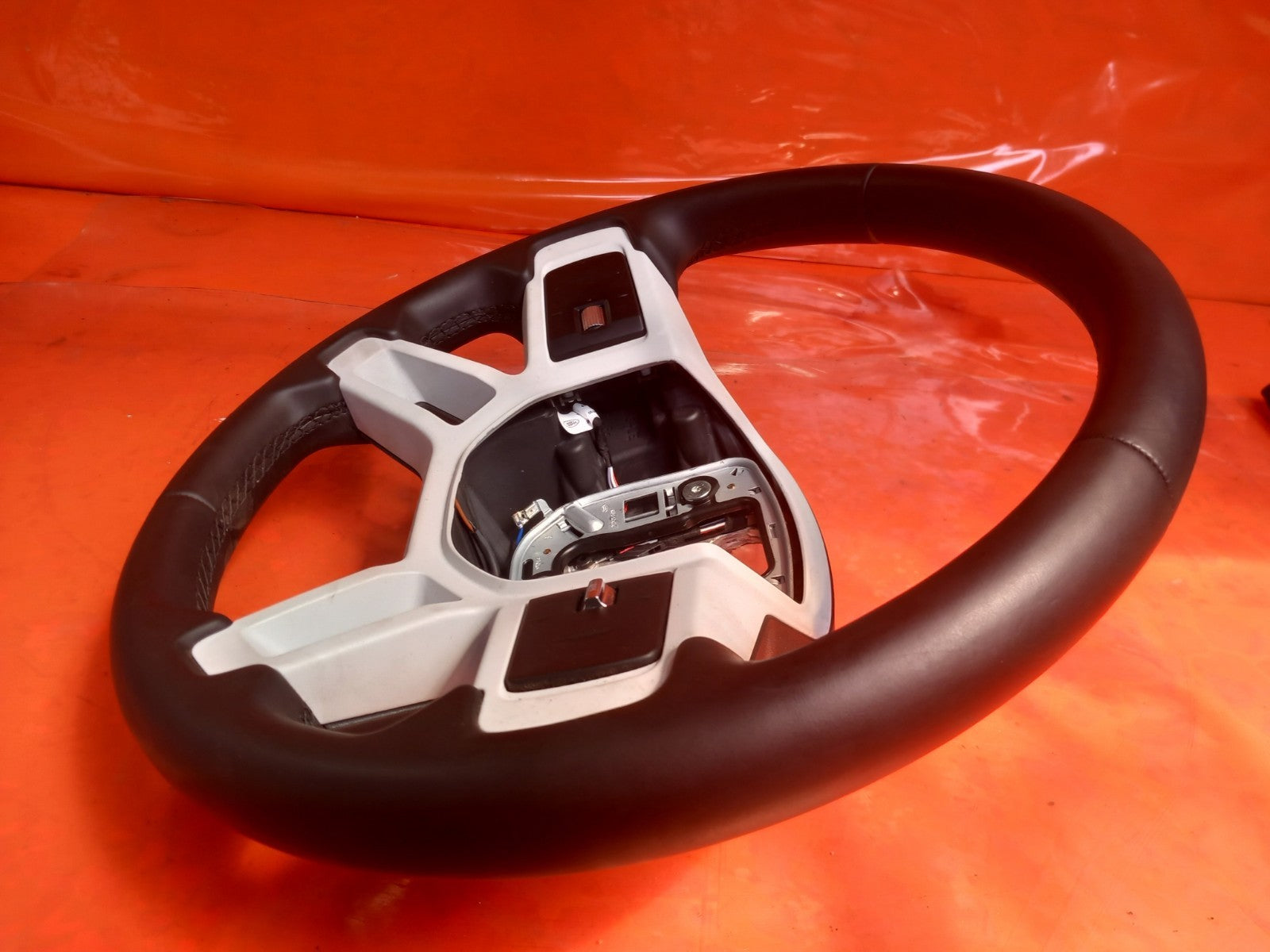 Land Rover Defender L663 3.0 Diesel 2025 Steering Wheel S8B23F563CA8PVJ Warranty - Image 11