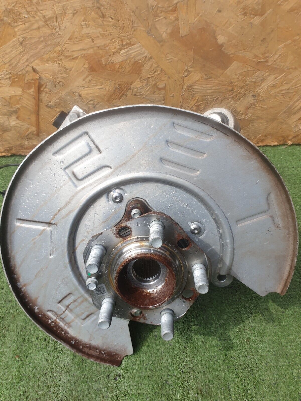 2022 TESLA MODEL Y REAR RIGHT SPINDLE KNUCKLE HUB 1044666-00-C + WARRANTY A172