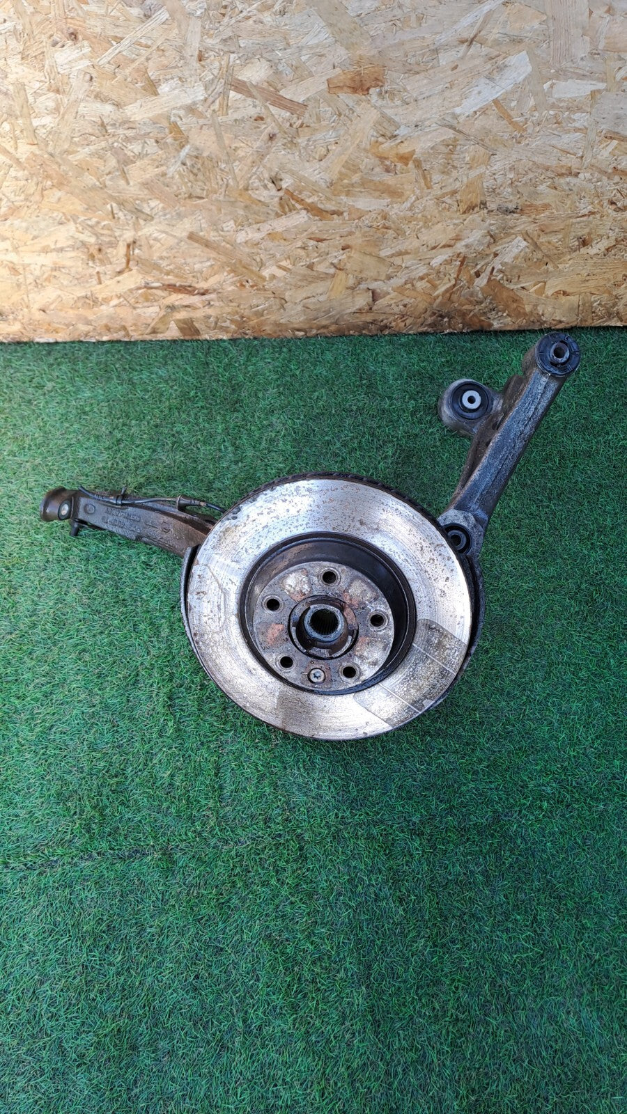Audi Q7 S Line Tdi Quattro 2010 3.0 Diesel Front Right Wheel Hub LOWER ARM - Image 1