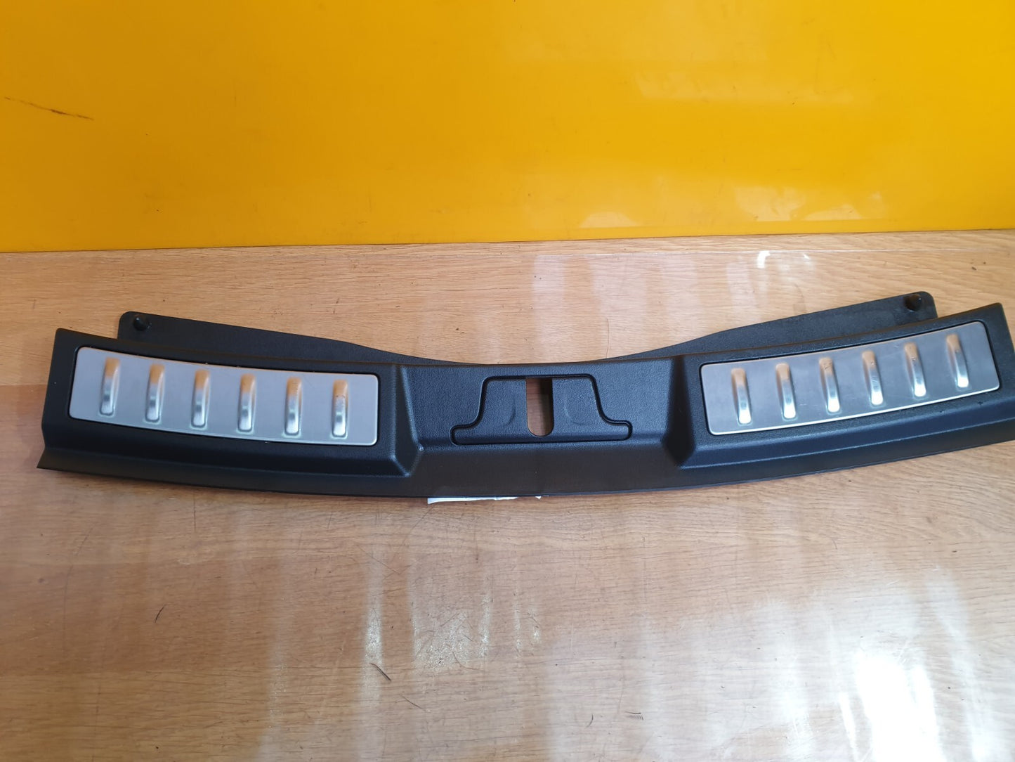 ✅2022 RANGE ROVER EVOQUE L551 REAR TAILGATE BOOT LID SILL COVER K8D2113A10BB - Image 1