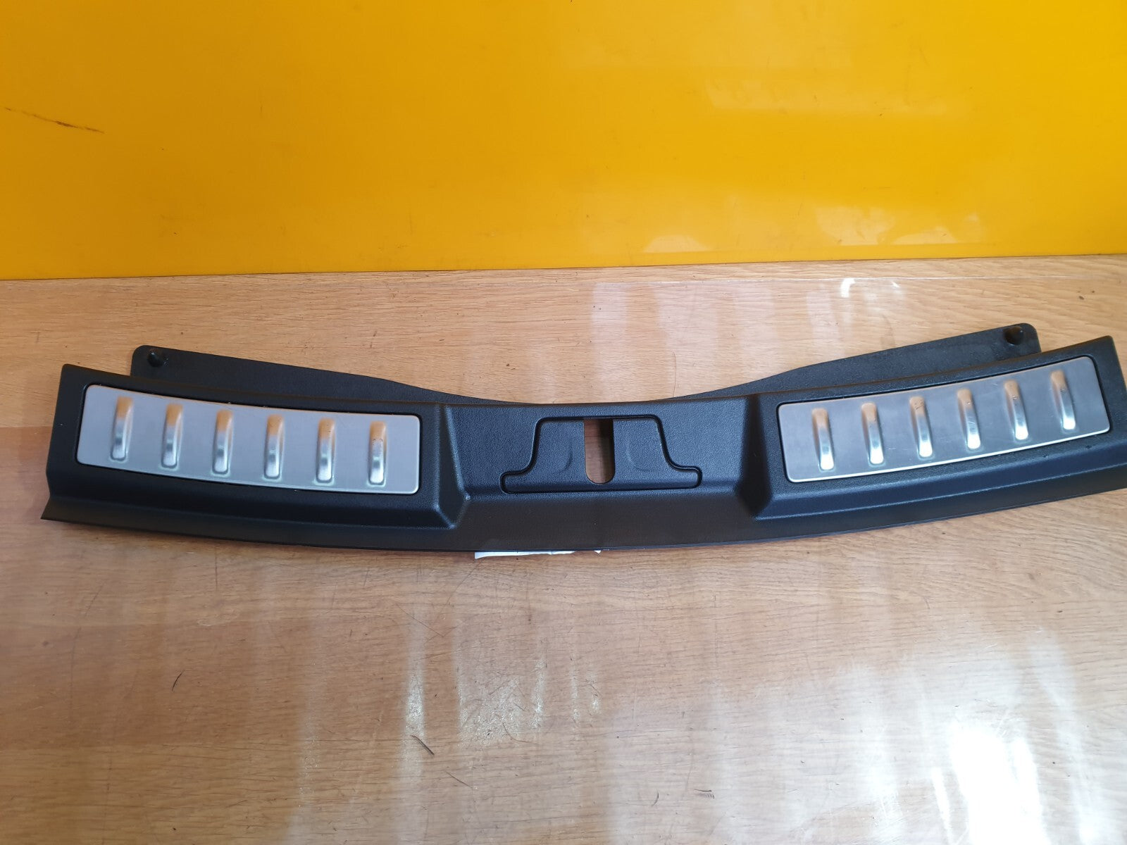 ✅2022 RANGE ROVER EVOQUE L551 REAR TAILGATE BOOT LID SILL COVER K8D2113A10BB - Image 1