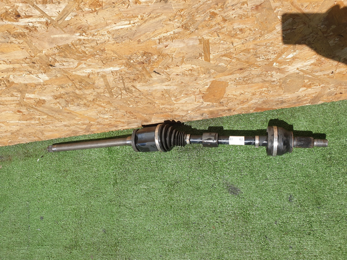 2022 Range Rover Evoque L551 1.5 Petrol Rear Left Auto Driveshaft L8D2-4K139-AD - Image 9