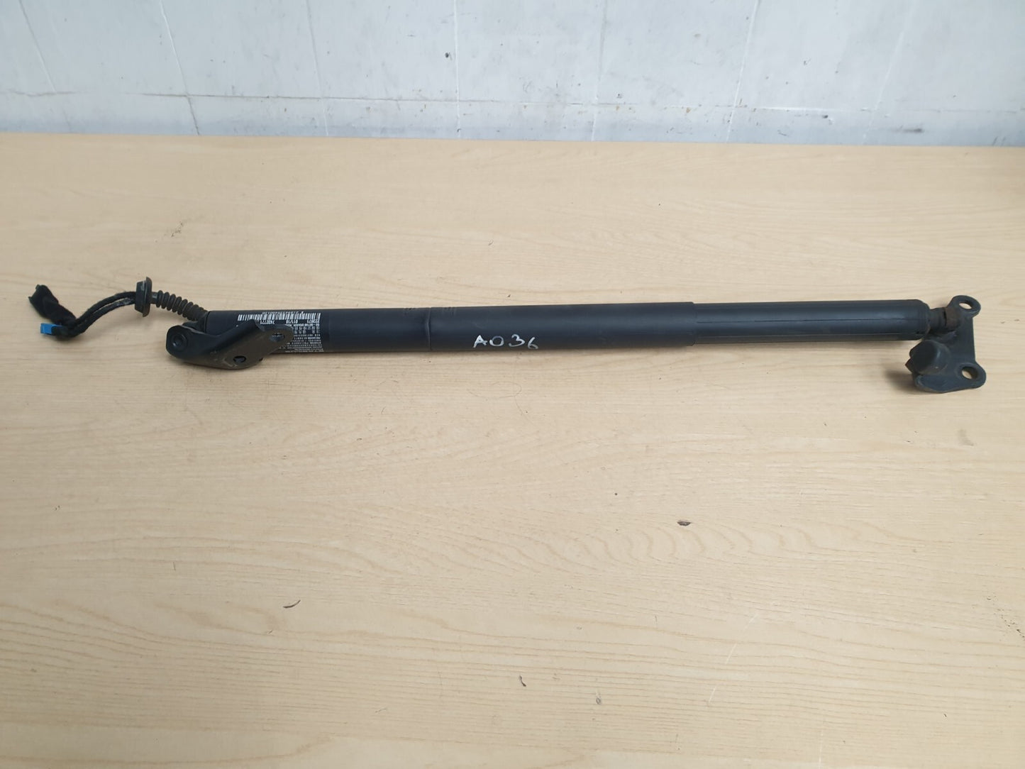 2018 BMW F46 216D 1.5 DIESEL TAILGATE STRUT SHOCK LEFT NEARSIDE 7432771 A036 - Image 2