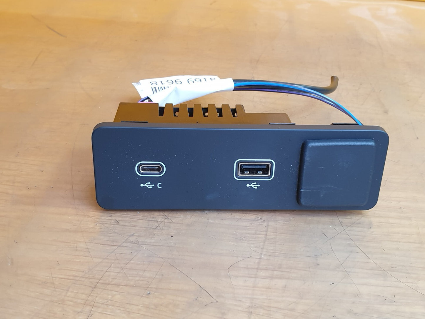✅2022 RANGE ROVER EVOQUE L551 USB PORT SOCKET L8B2-19E110-CD + WARRANTY A169 - Image 1